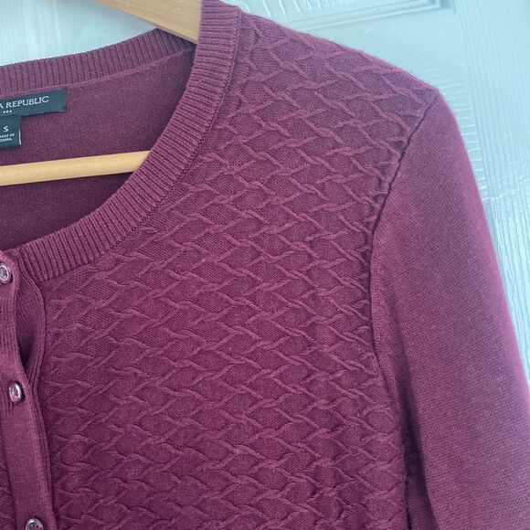 Banana Republic Women’s Cardigan Sweater Crew Neck Wine/Burgundy Size S EUC - Picture 3 of 10